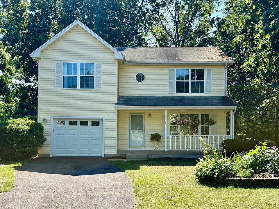 216 Castlewood