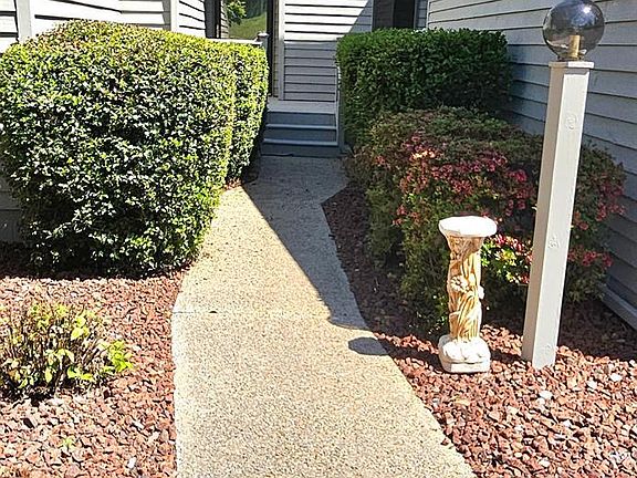 3rd image of 204 Shaker Ln