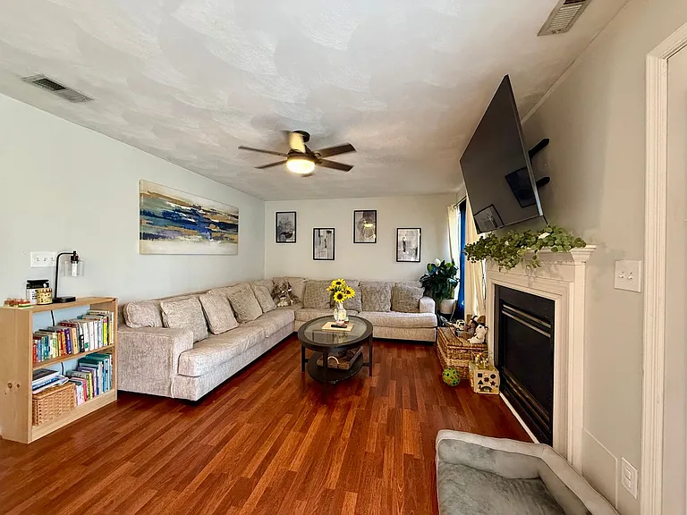 941 Avenue G — Photo 10