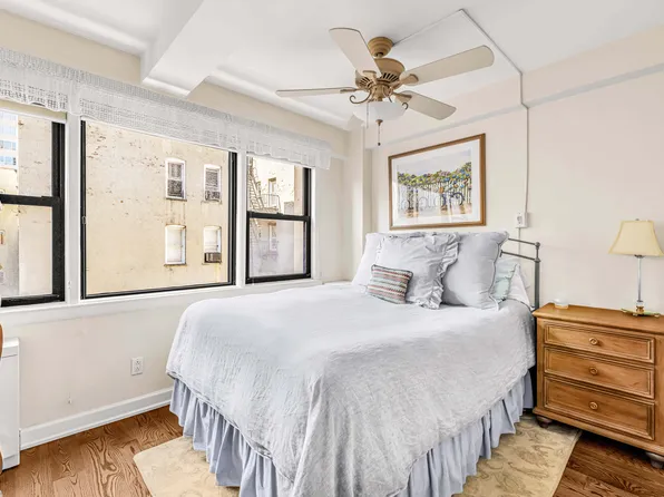 220 East 67th Street image 4 of 9