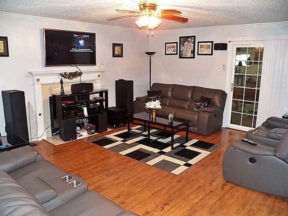 3rd image of 3139 Meadow Lake Dr E