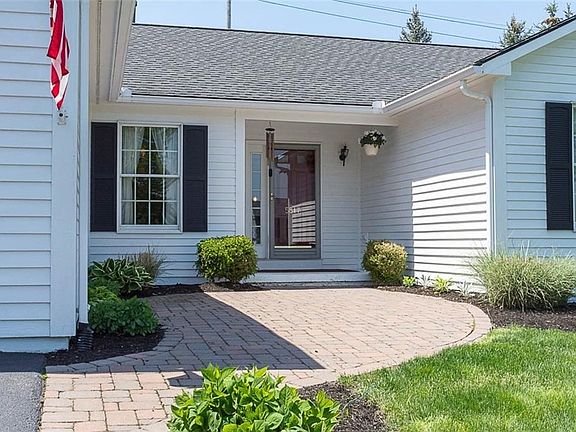 3rd image of 5817 Mountain Laurel Dr