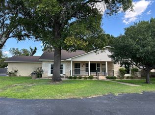 621 N Lone Star Pkwy, Mcgregor, TX 76657