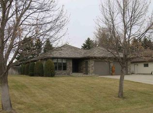 2220 21st Ave SW, Minot, ND 58701