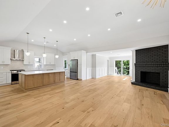 4th image of 20 Camelia Place