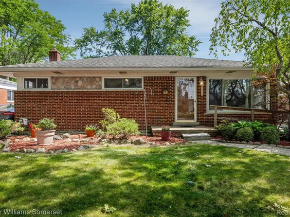 23131 Recreation St, Saint Clair Shores, MI 48082