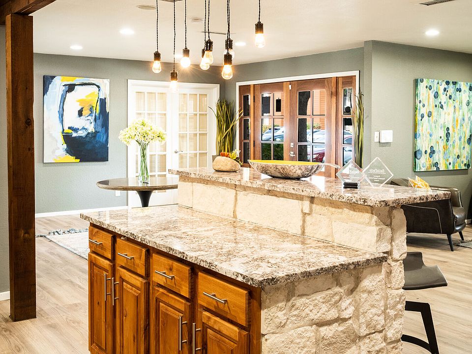 1st image of 7501 Kingswood Dr #215
