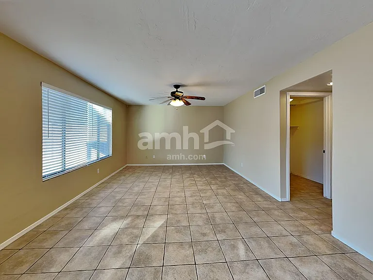 15995 W Monroe St — Photo 5
