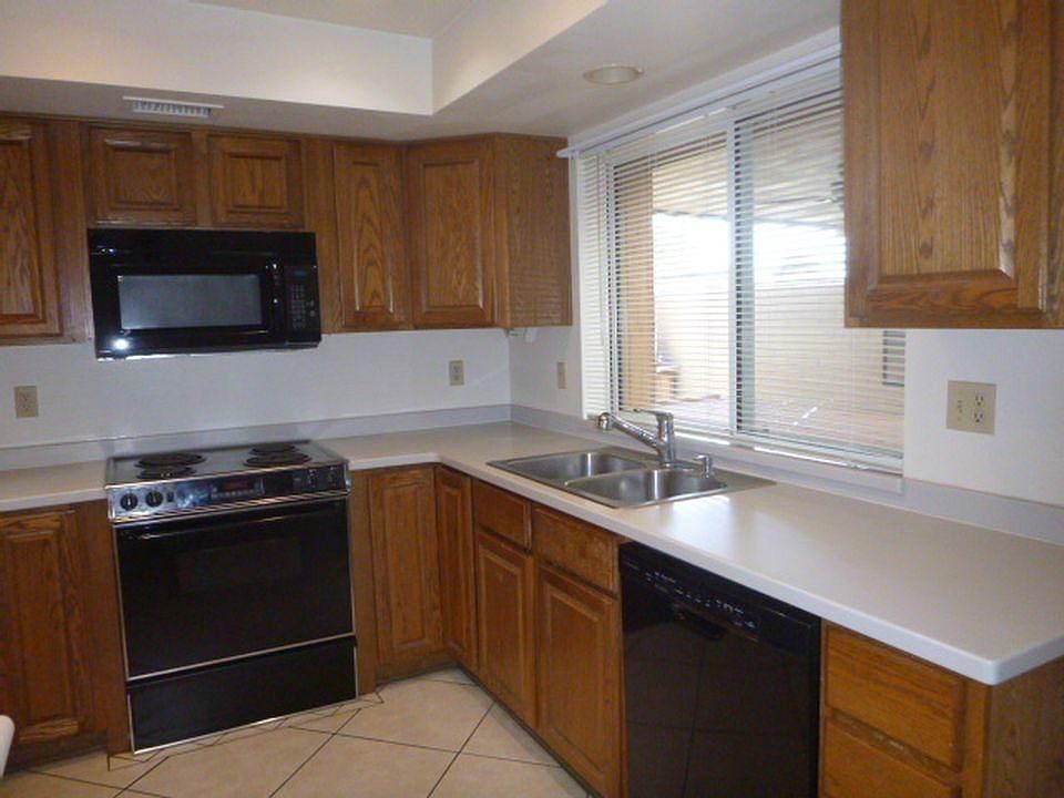 1st image of 541 N Hobson Plz