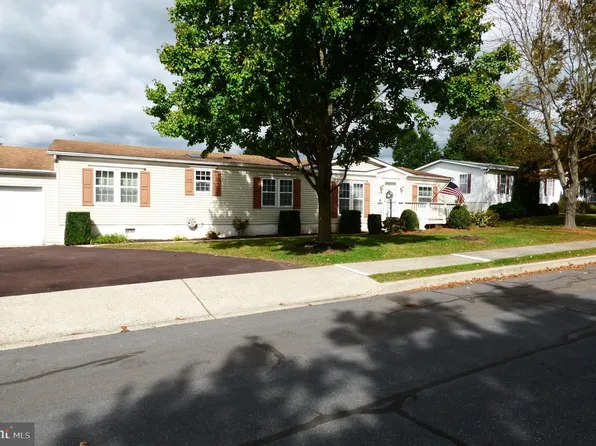 335 W 6th St, Red Hill, PA 18076