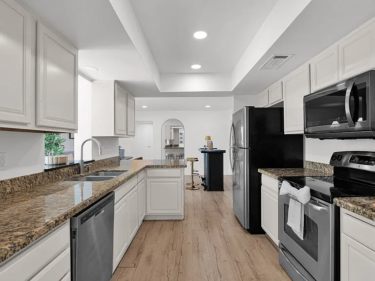 1233 E Campus Dr — Photo 28