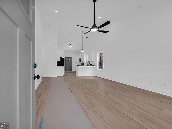 3rd image of 181 Lake Club Dr