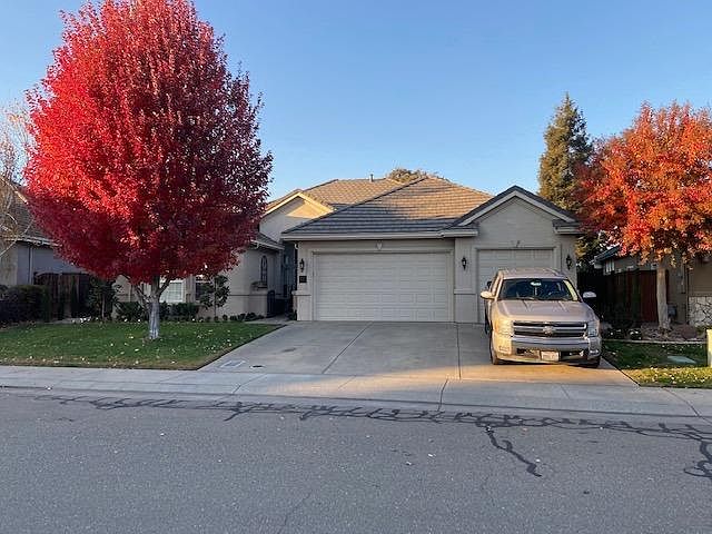 1st image of 3027 Oak Knoll Way