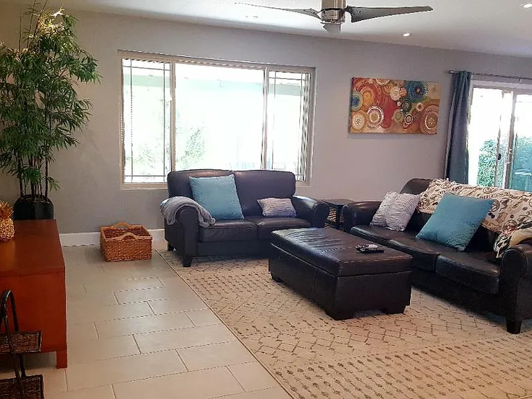 1414 E Chilton Dr — Photo 6