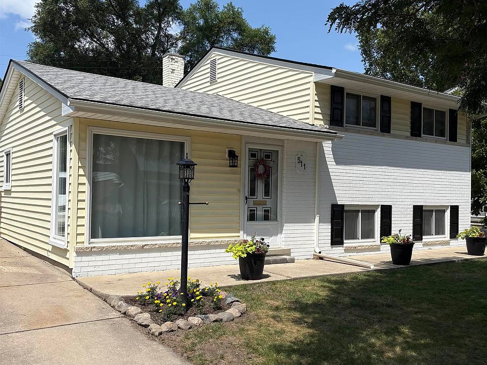1st image of 511 Kinross Ave