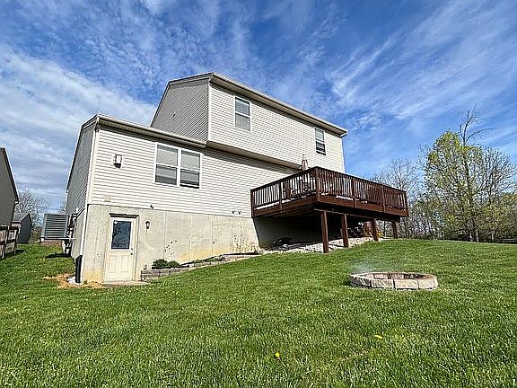 3rd image of 1586 Singh St