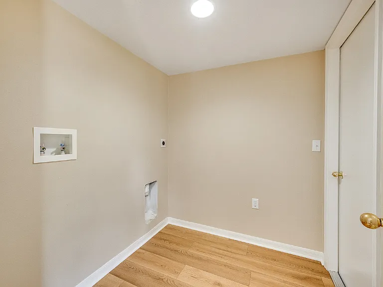 2081 Brookshire Cir — Photo 6