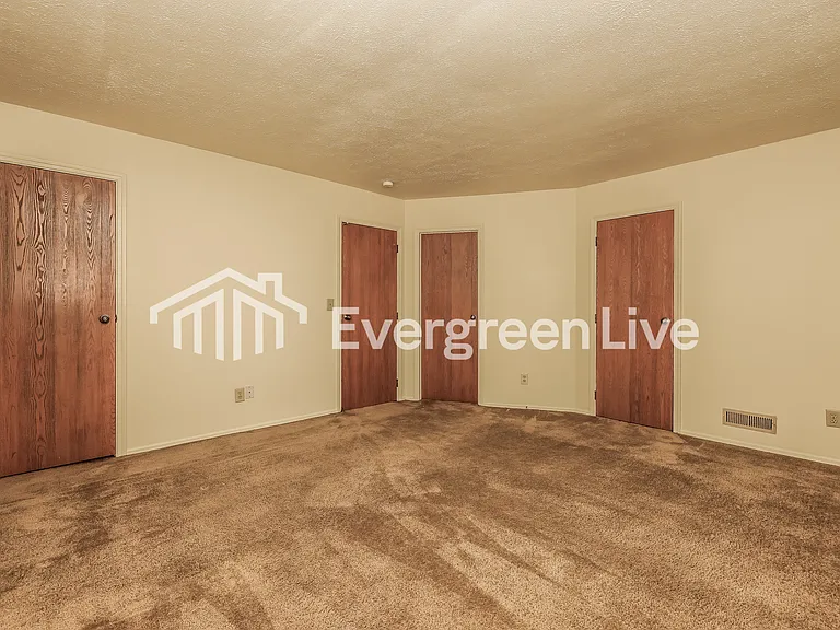 2459 Cross Village Dr — Photo 9