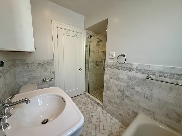 658 Rockdale Dr — Photo 14
