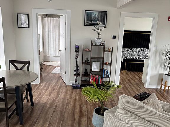 3rd image of 217 E Illinois St APT 1
