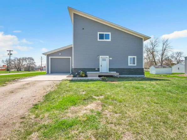 3502 7th St, Emmetsburg, IA 50536