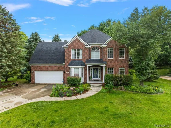 3594 Olde Dominion Dr, Brighton, MI 48114