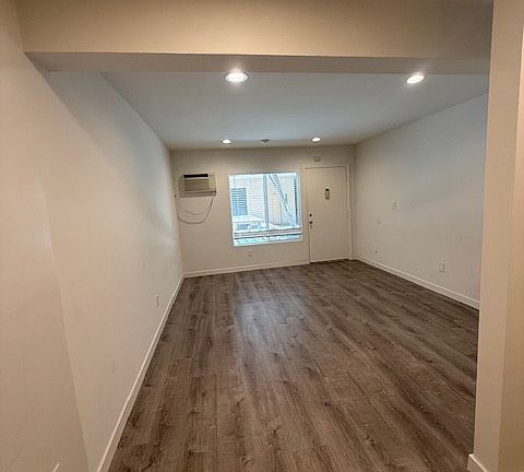 2nd image of 5138 Zelzah Ave #12A