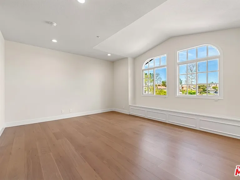 18500 Saint Moritz Dr — Photo 34
