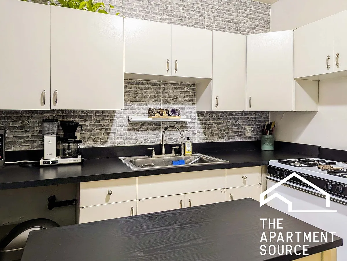 Photo 2 of 11 - 2334 N Greenview Ave #2 - Chicago, IL Building Photo - 2334 N Greenview Ave #2