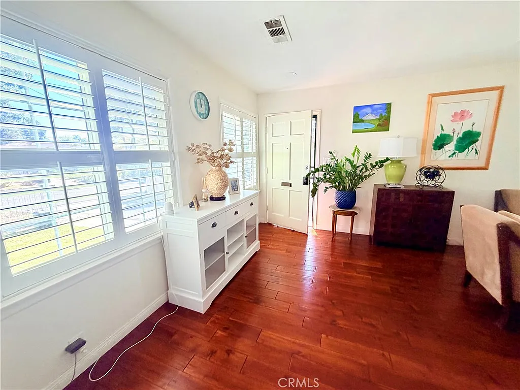 3 bed, 1259 sqft, $4,000 — Photo 3