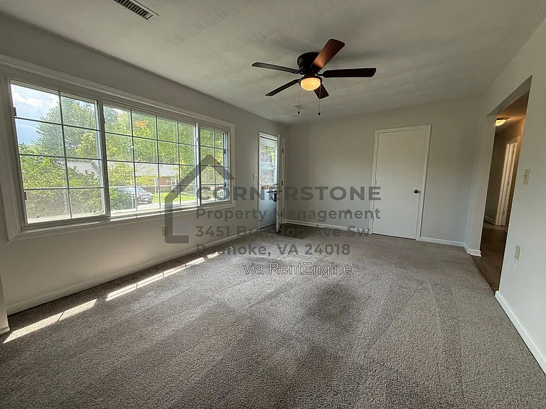 1103 Lakeview Pl — Photo 6