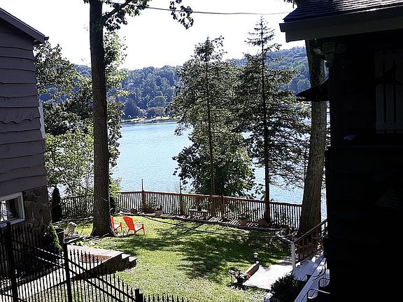 view of yard and lake