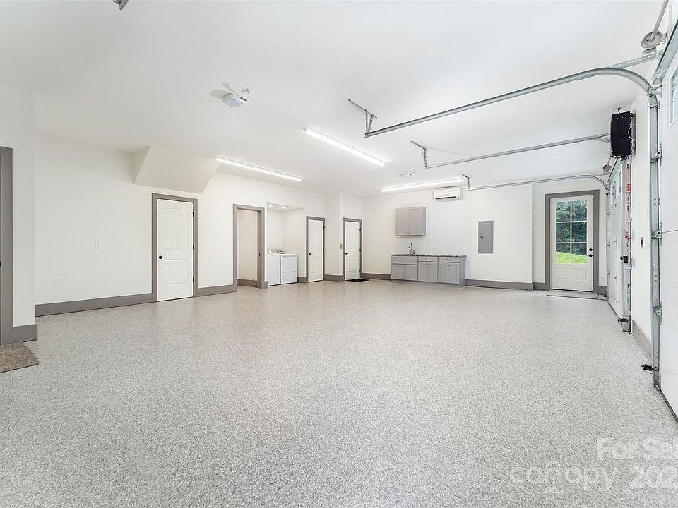 19th image of 326 Golden Valley Dr