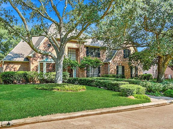 2nd image of 1906 Alana Springs Dr
