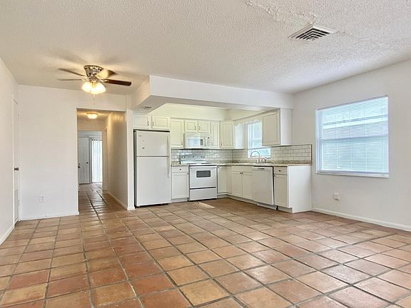 4th image of 13 E St APT A