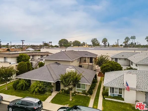 17061 Pinehurst Ln, Huntington Beach, CA 92647