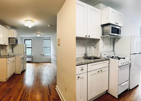 Rented by Quest Realty Sunnyside Corp | media 4