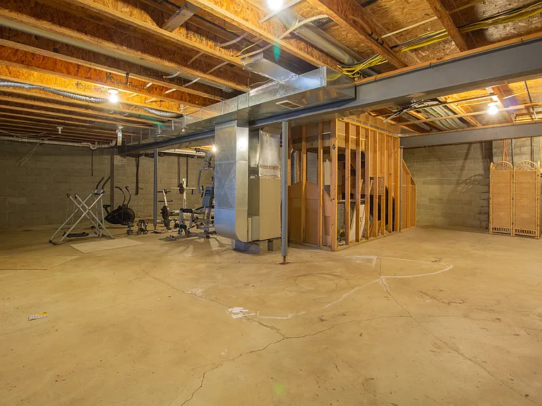 918 Harold Ave #918 — Photo 50