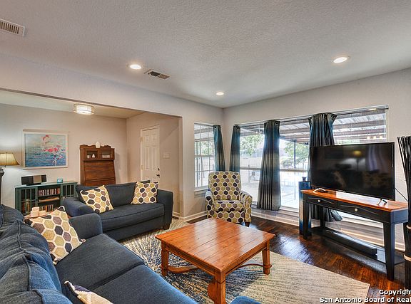 2nd image of 803 Lee Hall