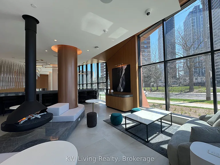 60 Central Park Dr #1807 — Photo 7
