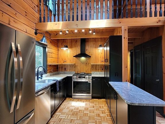 4th image of 46 Karen Lee Ln