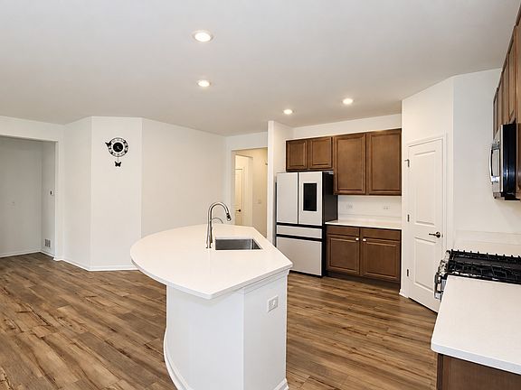 5th image of 112 Sweetflag Cir