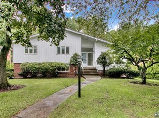 268 Castle Dr, Englewood Cliffs, NJ 07632