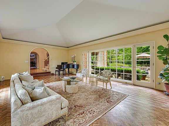 4th image of 125 Whitebridge Hill Dr