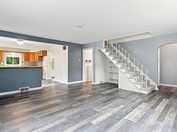4th image of 35 Prospect St