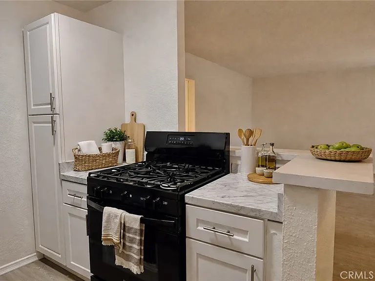1810 W Sallie Ln #G — Photo 5