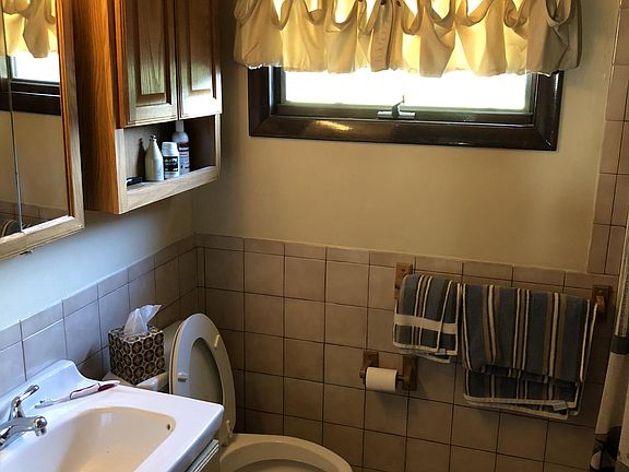 5th image of 5 Blaine Ave #1