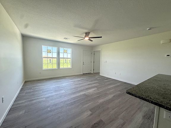 5th image of 1235 Fountain Dr