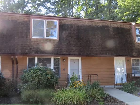 51 1/2 Hatfield St APT 19, Northampton, MA 01060