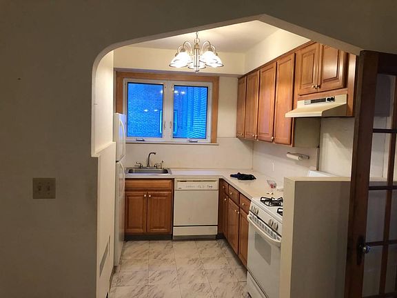 5th image of 215 Hart Blvd Floor 2